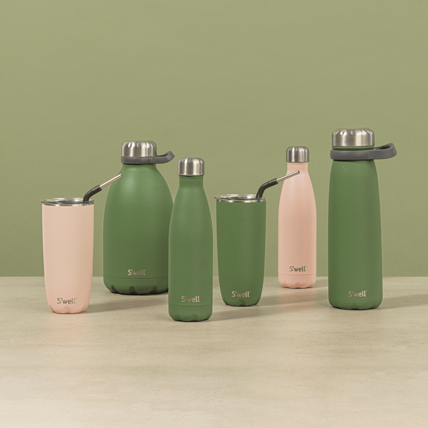 roamer-64oz-o2 Swell-64oz-GreenJasper-Roamer-Lifestyle.png