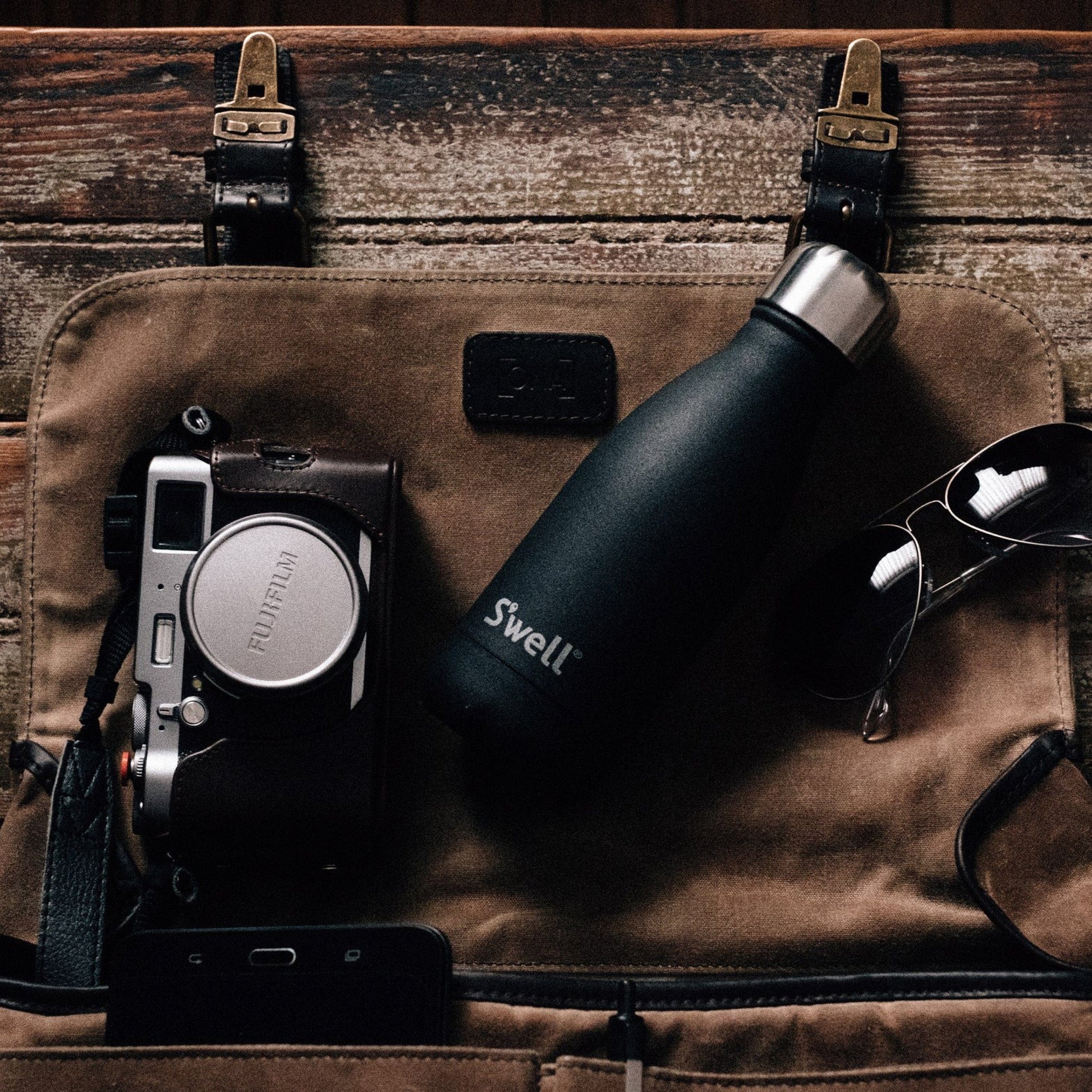 original-bottle-9oz-b9 Swell-Water-Bottle-9oz-Black-Onyx-LifeStyle.jpg