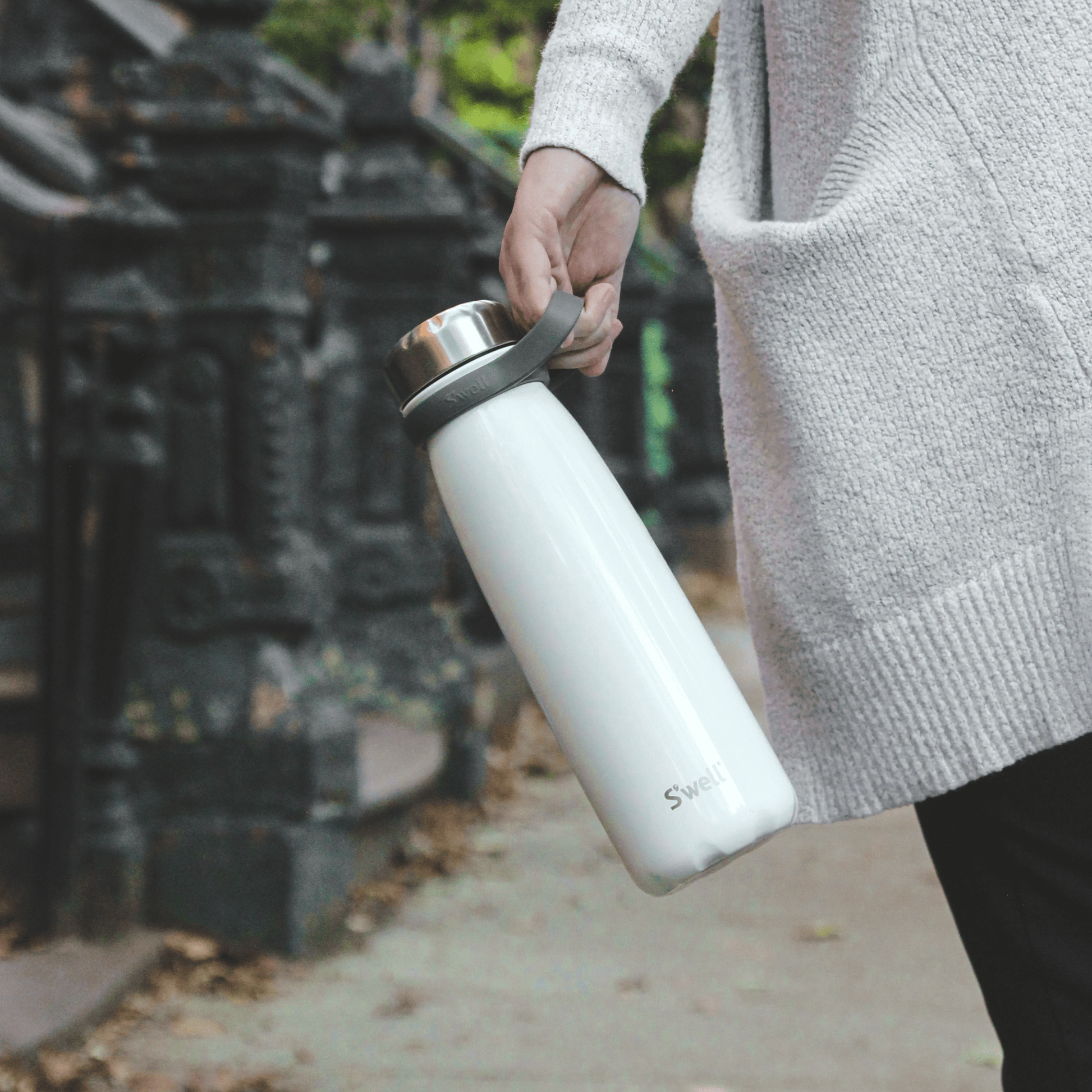 traveler-40oz-a0 Swell-Water-Bottle-Traveler-40oz-White-Angel-Food-Lifestyle-1.png