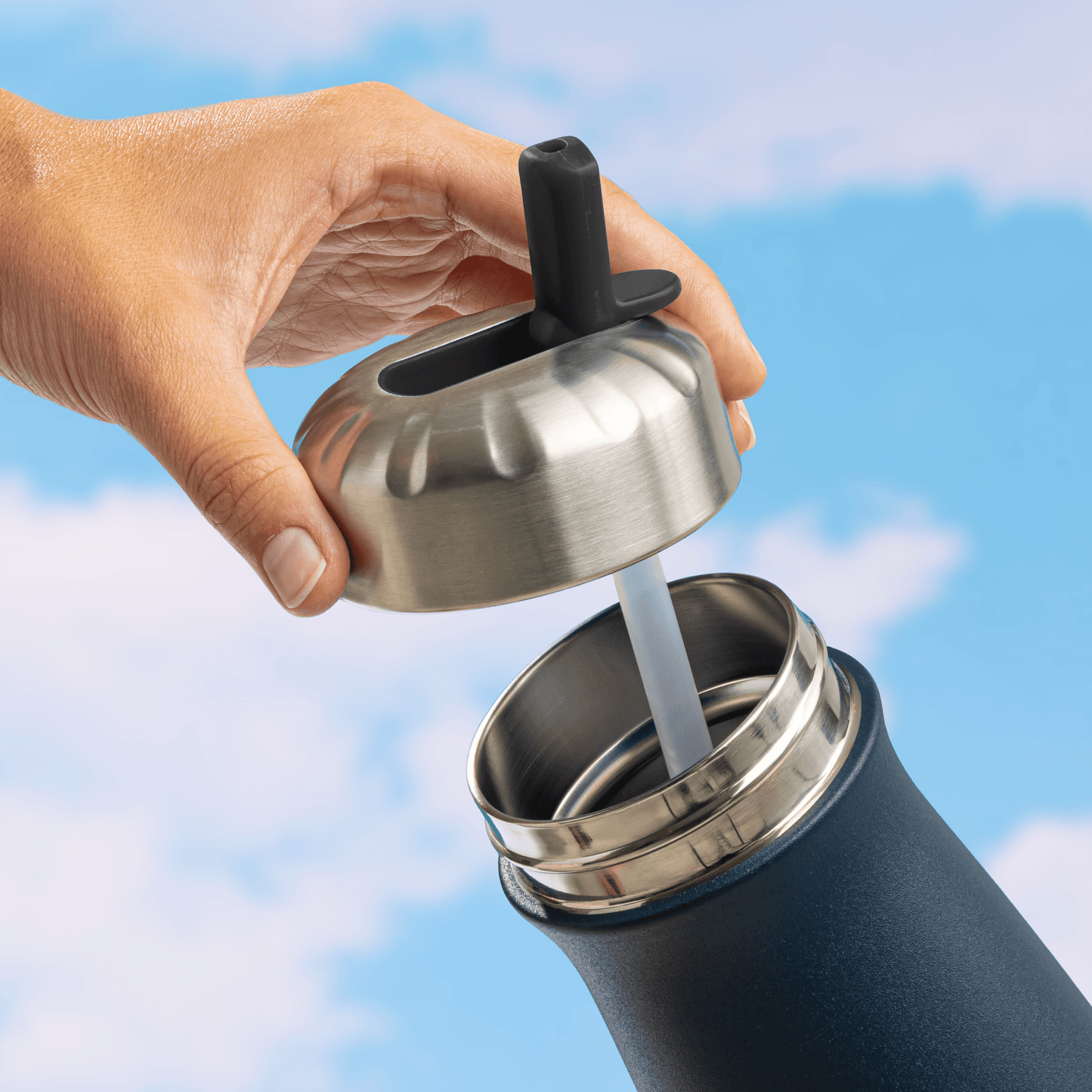 traveler-flip-straw-lid-k4 Swell_Flip_Straw_Cap_Traveler-Straw-Down-Bottle-1.png