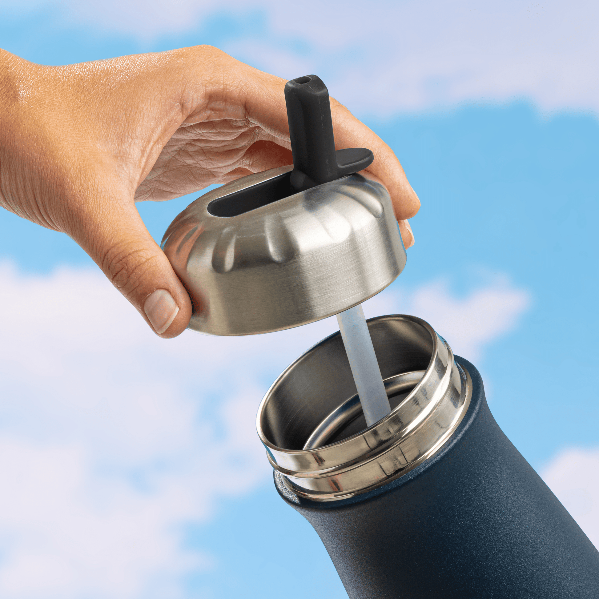 traveler-flip-straw-lid-k4 Swell_Flip_Straw_Cap_Traveler-Straw-Down-Bottle-1.png